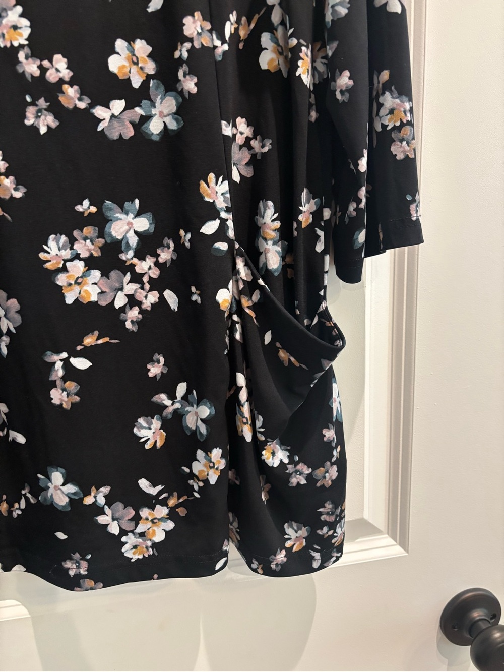 Nina Leonard Black Floral Tunic Top Pockets 3/4 Sleeve Stretch XL - Picture 2 of 5